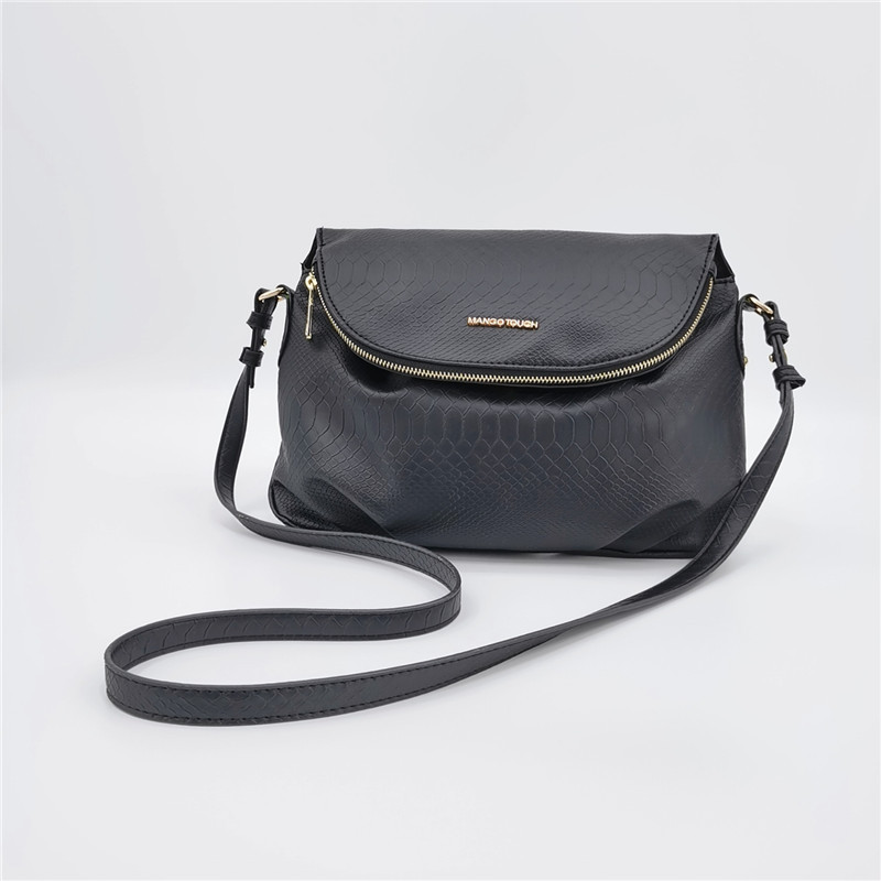 Women's Large Pu Leather Solid Color Vintage Style Square Zipper Ruched Bag display picture 5