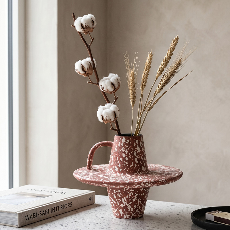 European-Style Minimalist Creative Abstract Ceramic Art Vase Desktop Decoration Ornament with a Sense of Design, Irregular Pottery for the Living Room