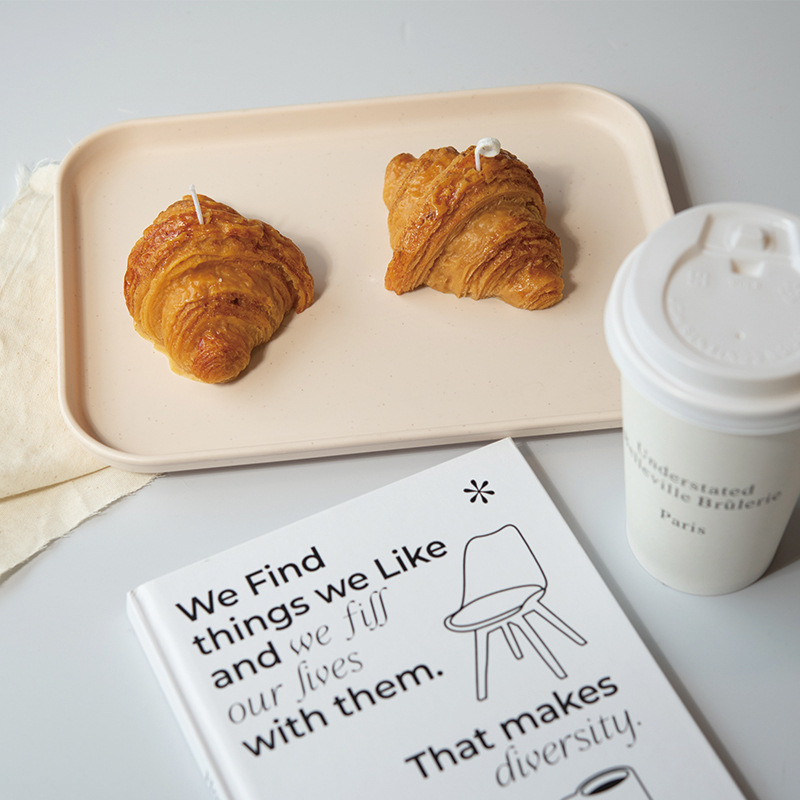 Ventas transfronterizas en caliente croissants con forma de panela de banano, decoración de simulación avanzada, postres, regalos de mano al por mayor.