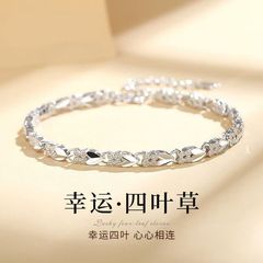 四つ葉のクローバーのブレスレットの女性の大衆は学生のカップルの誕生日プレゼントの四つ葉のクローバーのブレスレットを設計します。