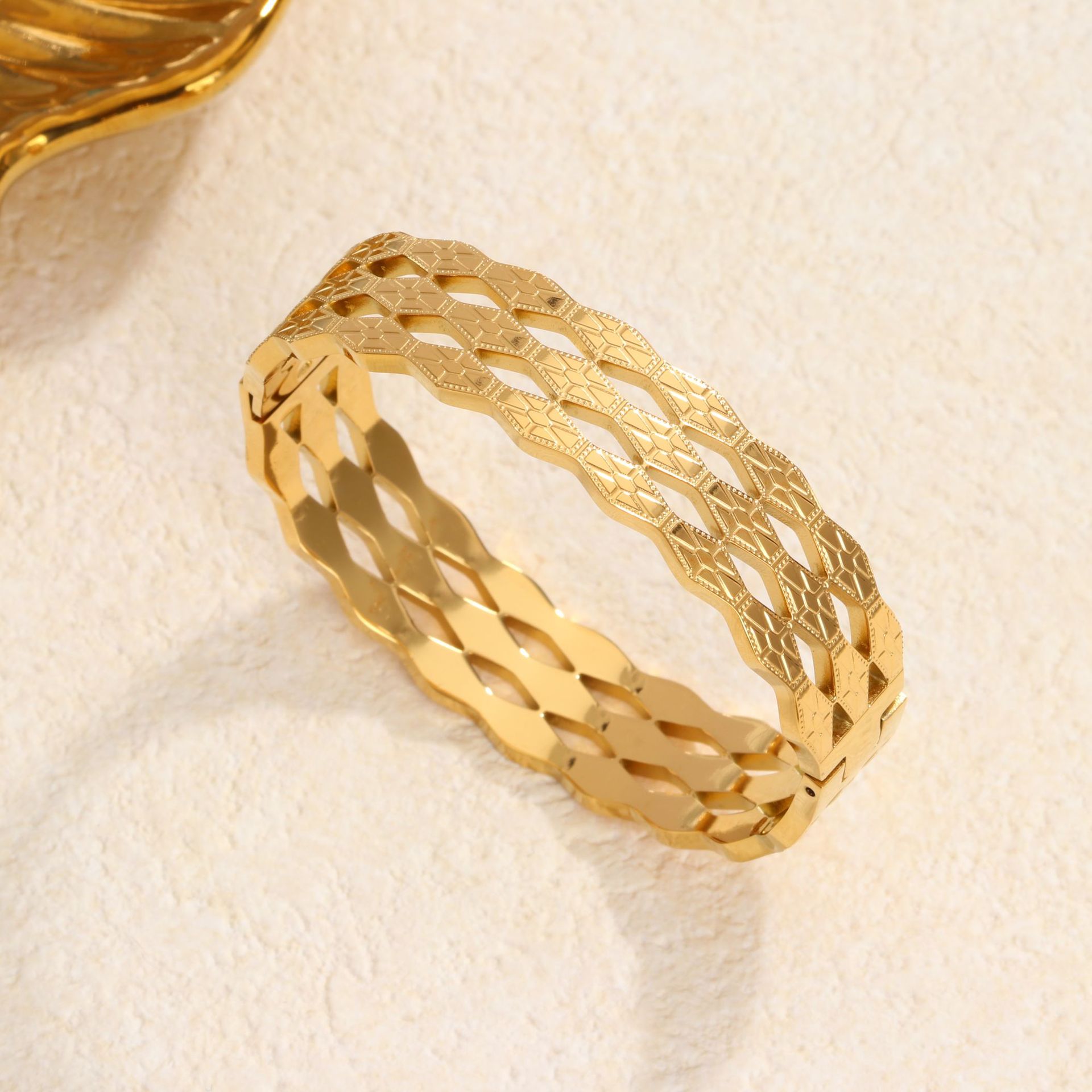 78 다이아몬드 스퀘어 패턴 팔찌 골드