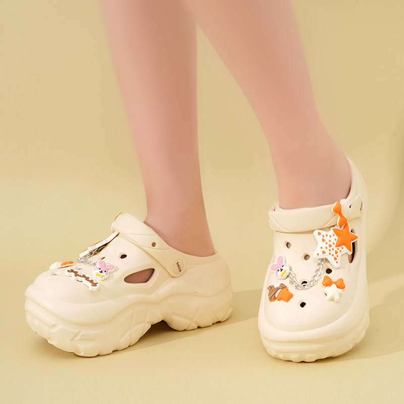 Zapatos de agujero de fondo de bizcocho de moda de celebridades de Internet, fondo grueso de mujer, antideslizante, sandalias de playa de dibujos animados lindos, otoño y verano