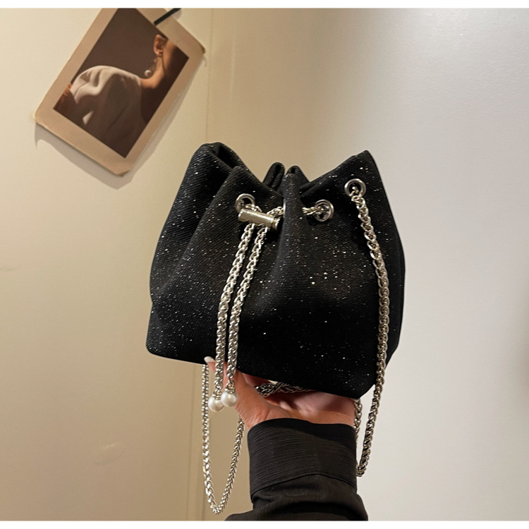 2024 Borsa a tracolla piccola con catena a secchiello versatile e alla moda con alta qualità e nuova borsa a tracolla unica e popolare_voghion.com