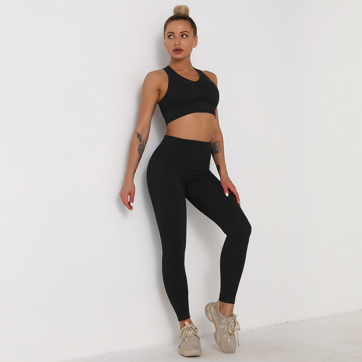 Conjunto de sujetador deportivo de sujeción ligera y legging de cintura ancha sin costuras NSLX48726