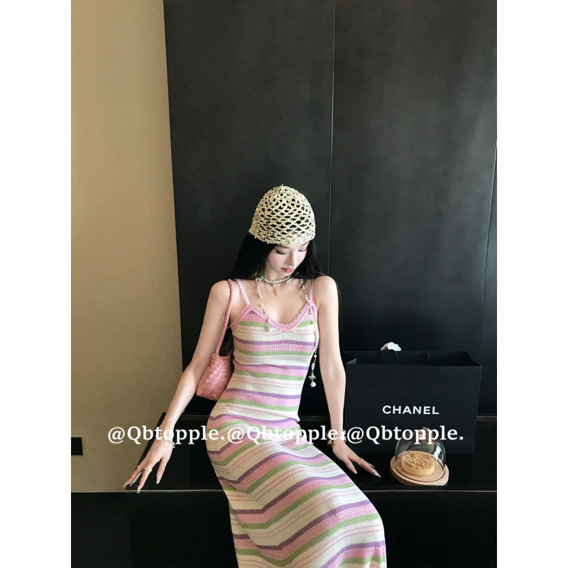 Dopamine Striped V-Neck Knit Dress for Women, Summer Vacation Style, High-End Slim Fit, Bodycon, Tassel Long Dress Dopamine Striped V-Neck Knit Dress for Women, Summer Vacation Style, High-End Slim Fit, Bodycon, Tassel Long Dress