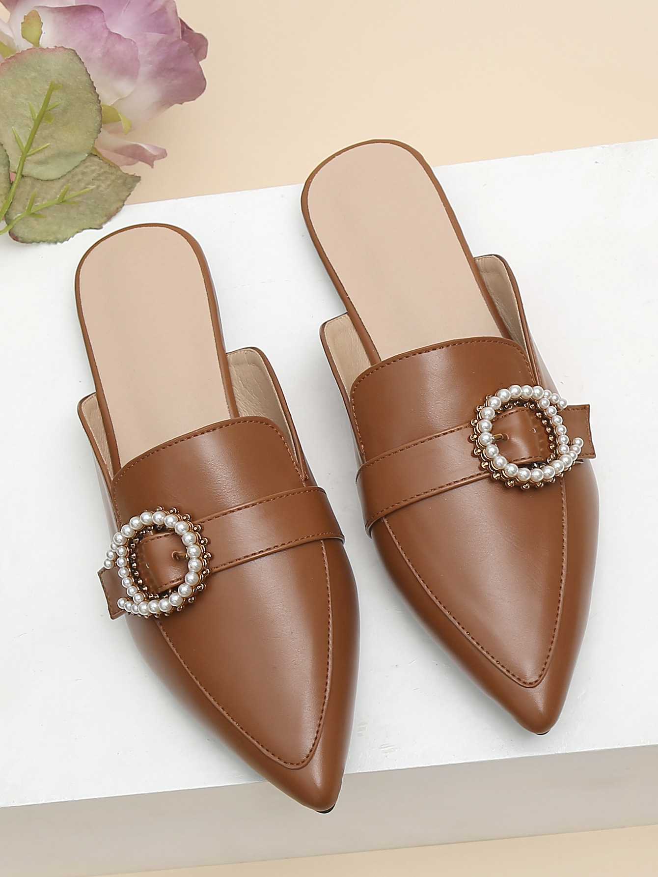 2023 Neue grenzüberschreitende Nahost-Freizeitwind-Außenhandelsgroßhandel Baotou Spitzschuhmode Einzelschuhe Vielseitige flache Unterseite Große Größe_voghion.com