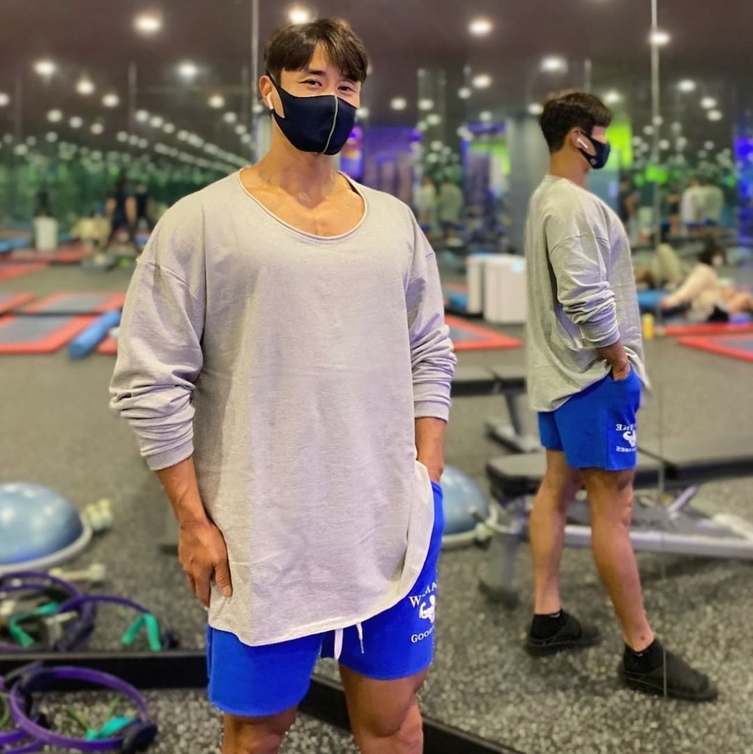 Men's Long Sleeved Sportswear Trendy Brand Muscular Fit Loose Fit Basketball Training Top Solid Color Sports Hoodie_viptrois.com