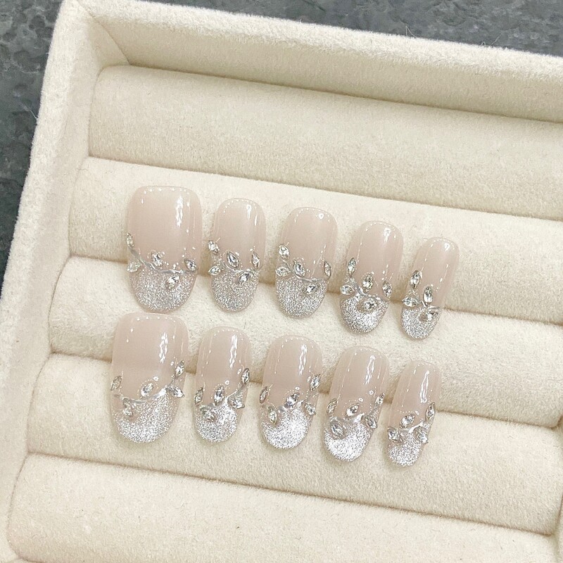 Purely Handmade Phototherapy Manicure Wearable Nails, Short Style, Nude Crushed Diamond Silver Branch Nail Stickers, Reusable Fake Nails Purely Handmade Phototherapy Manicure Wearable Nails, Short Style, Nude Crushed Diamond Silver Branch Nail Stickers, Reusable Fake Nails