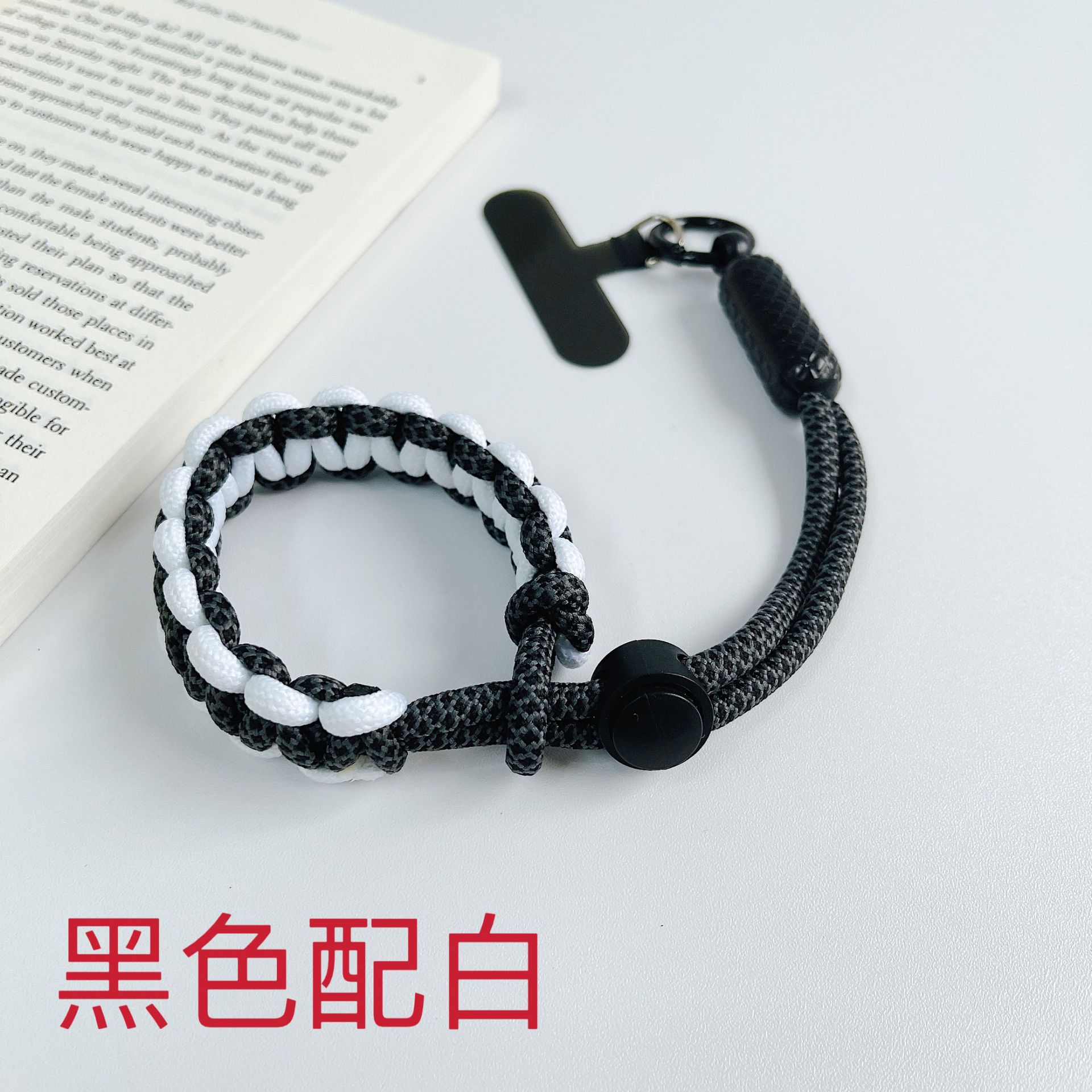 흰색이 섞인 검정색