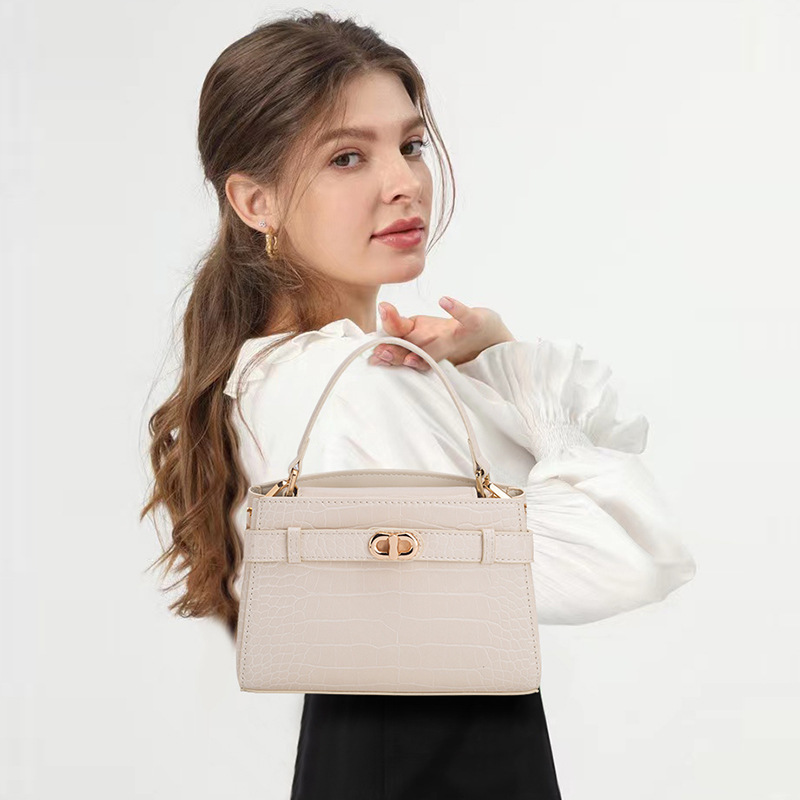 女性用ハンドバッグ 2025 春夏新作レディースバッグハイエンドニッチデザイン多用途ファッション女性用シングルショルダークロスボディバッグ|undefined