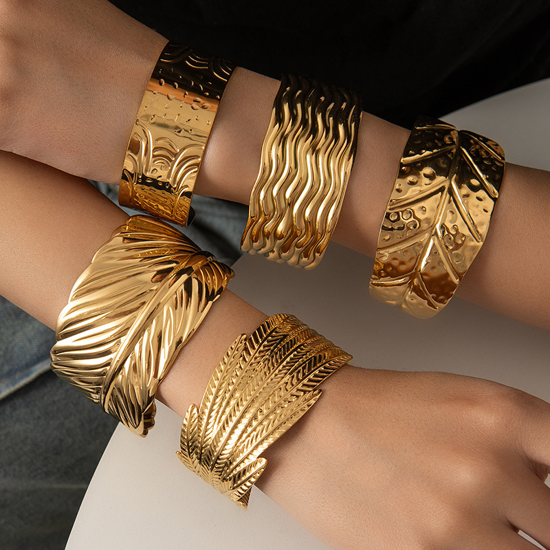 Cross-border retro fashion stainless steel bracelet C type open ring plain ring smooth titanium steel bracelet does not fade high-level sense