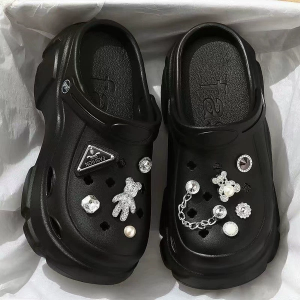 S688 hole shoes [Black] Crystal Bear