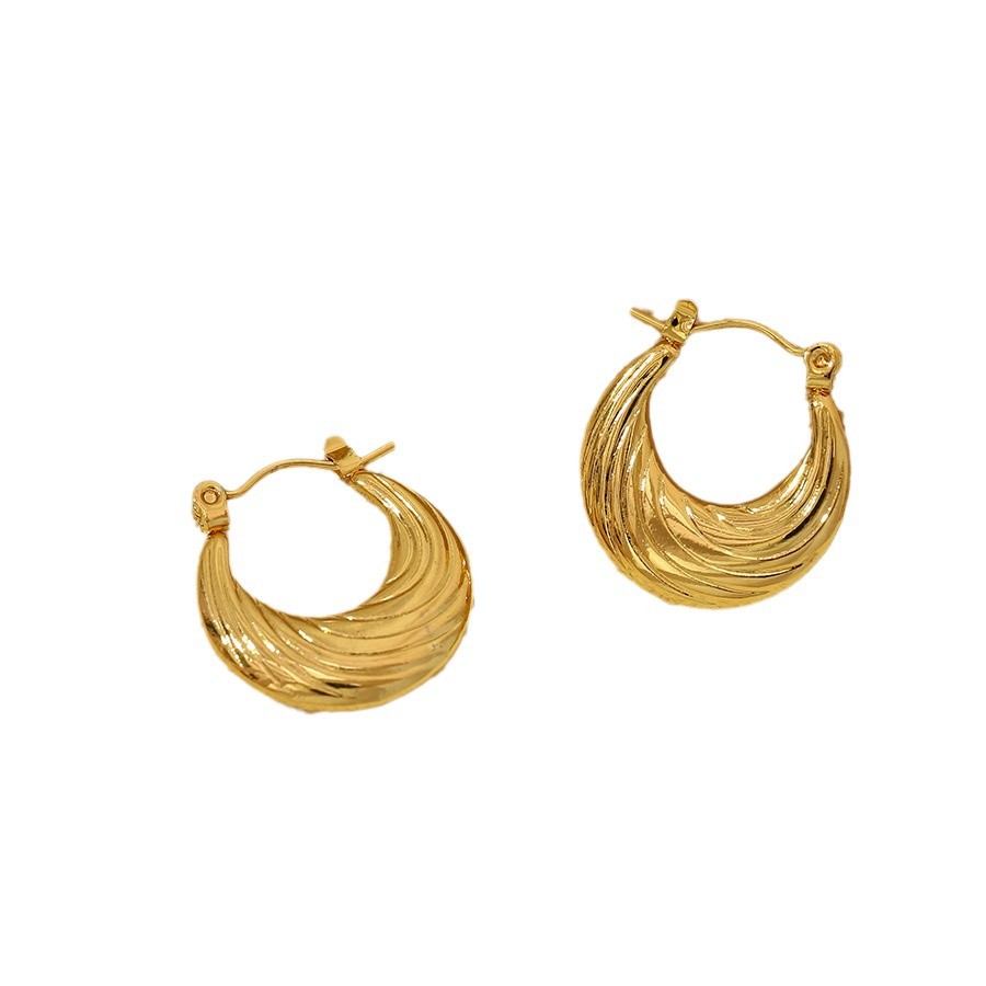 Nuevos productos europeos y estadounidenses de moda universal de acero inoxidable anillo de textura pendientes para mujeres lujosas nichos de alta calidad pendientes de acero de titanio