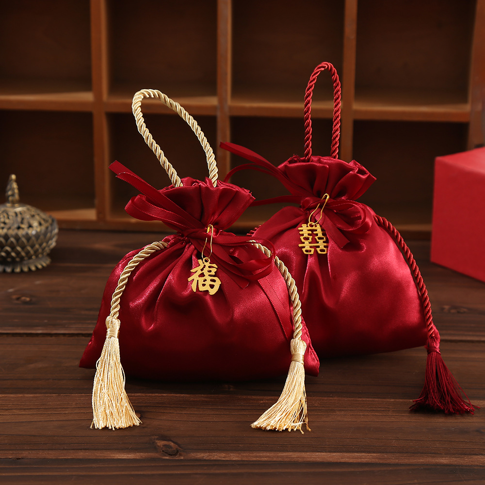 婚礼喜糖袋布袋高级感轻奢红色流苏回礼袋结婚专用糖果伴手礼袋