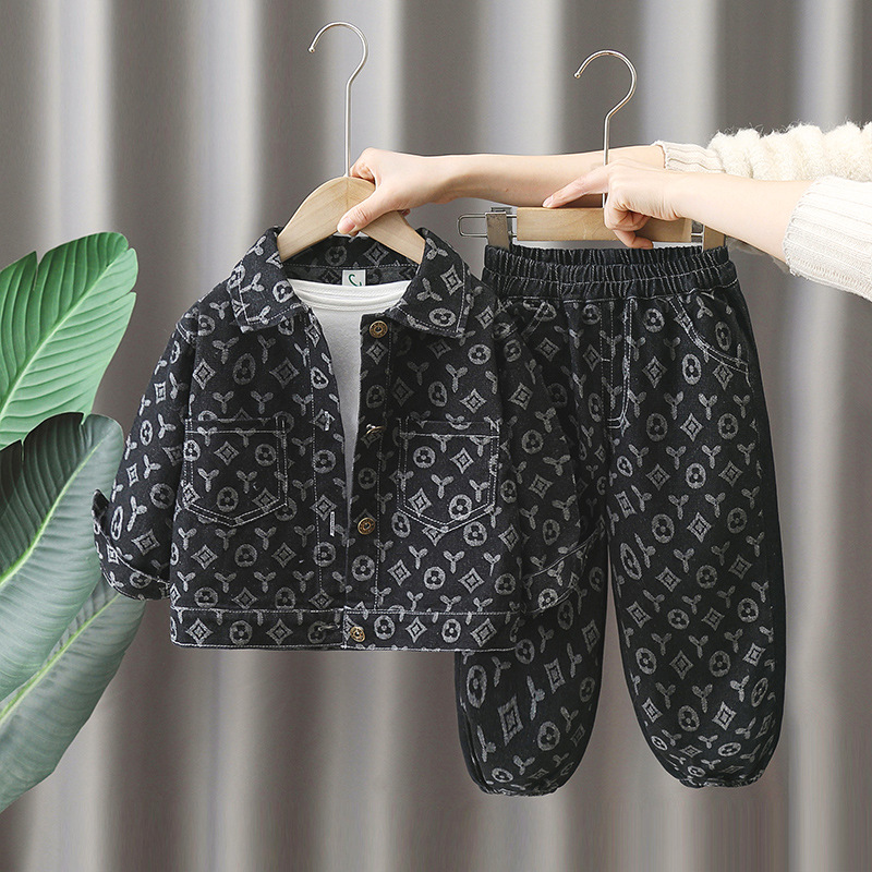 5984 Traje negro para niños 2024 Nuevo estilo de primavera y otoño para niños Ropa de mezclilla jacquard Traje de dos piezas de otoño fresco y atractivo