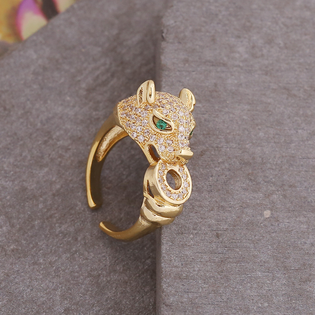 Retro Zircon Panther Head Copper Ring Wholesale Nihaojewelry display picture 2