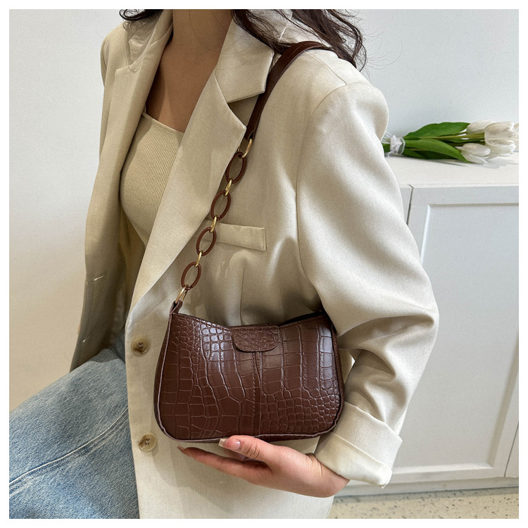 2023 Spring New Simple Trend One Shoulder Underarm Small Square Bag Net Red Fashion Temperament Commuter Bag Female_voghion.com