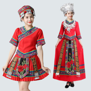 A generation of Miao clothing long minority clothing female Zhuang