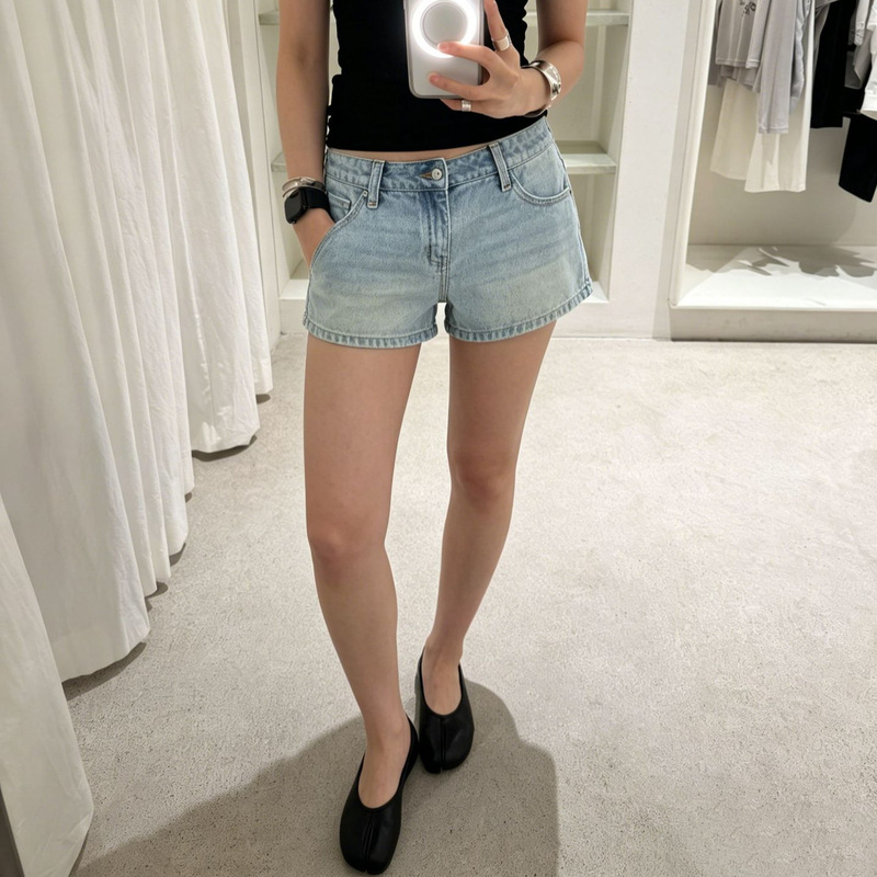 Ss001 American-Style Low-Waist Washed Vintage Hip-Hugging Denim Hot Pants for Women, Size 26, Summer Comfortable Side-Slit Spicy Girl Shorts