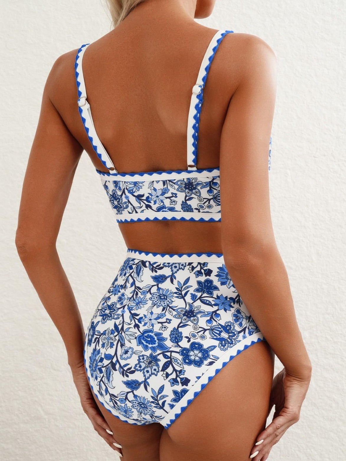 2025 Europa y los Estados Unidos transfronterizos de moda femenina set de flor impresión de bloqueo costura 2 piezas set de traje de baño de cintura alta baja cuello redondo nadador