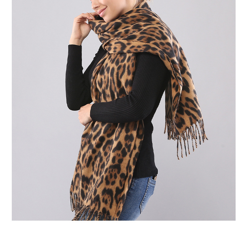 Women's Vintage Style Leopard Polyester Scarf display picture 1