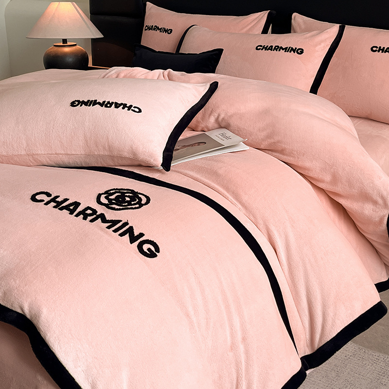 Doble cara bordado de lana de cama de cuatro piezas de leche edredón sábanas de franela de coral engrosado modelo de invierno otoño