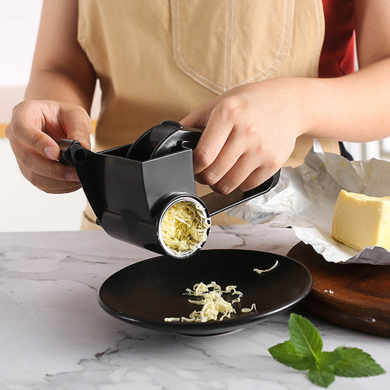 Rallador de queso giratorio de arranque manual en caja de color tres en uno rallador de queso multiuso transfronterizo