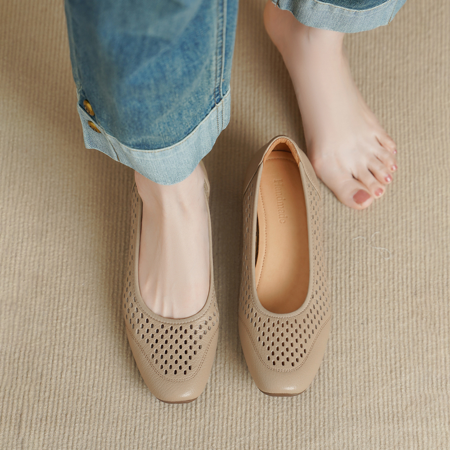 Giày cao gót nữ da cừu mũi nhọn hở lỗ gót vuông 4 cm đế mềm — màu be