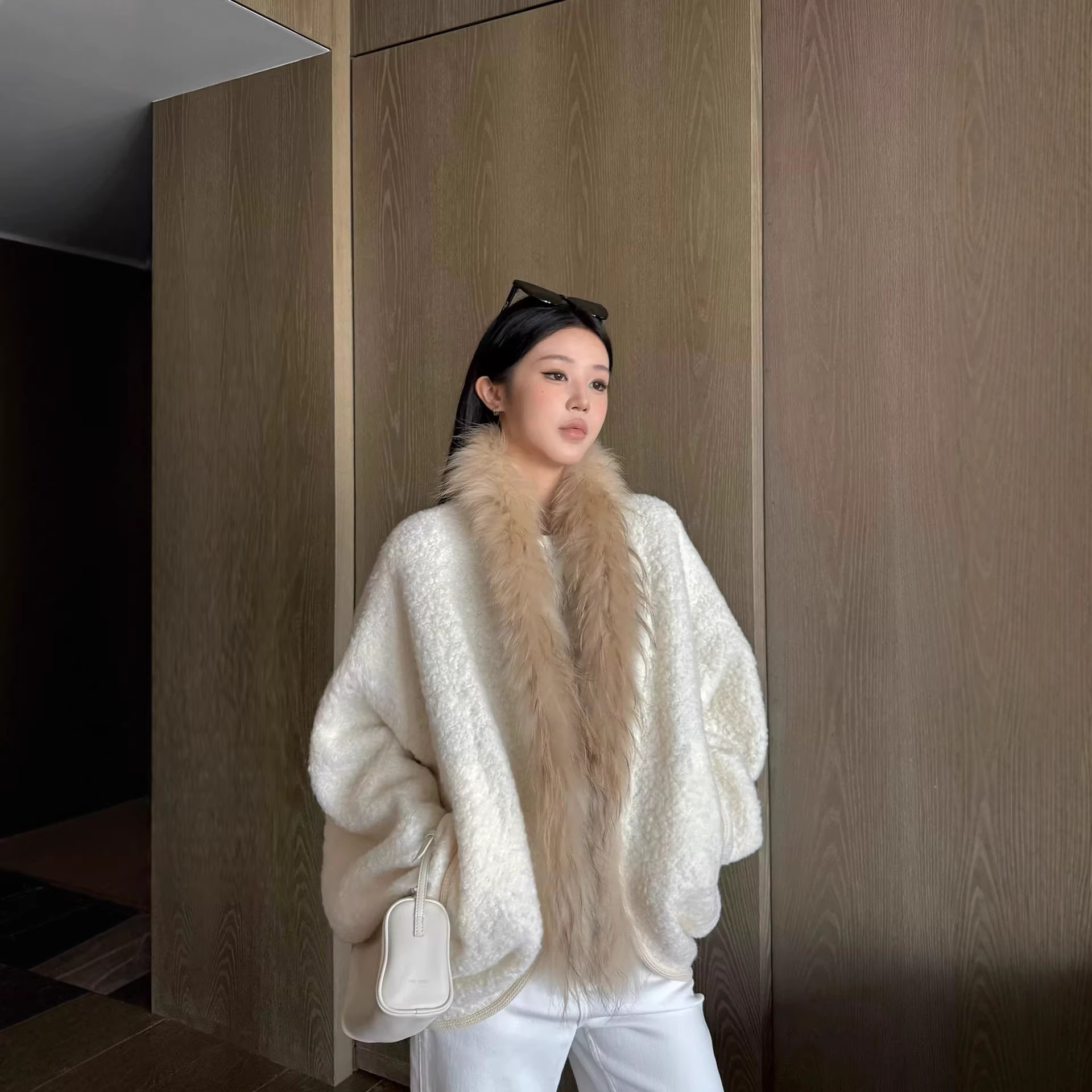 Batwing Sleeve Woolen Coat, Warm Wool Overcoat, Winter Loose and Lazy Style Top, Vintage Slimming and Versatile