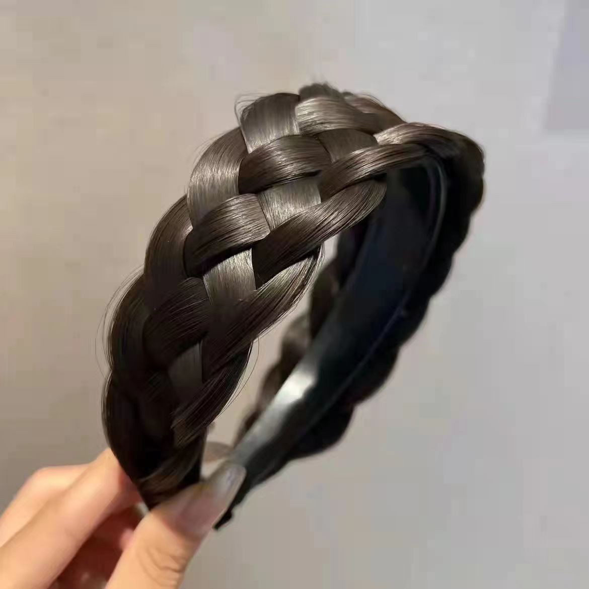 Diadema ancha con aspecto de alta gama, diadema trenzada moderna que rejuvenece, nuevo accesorio para el cabello estilo retro francés.