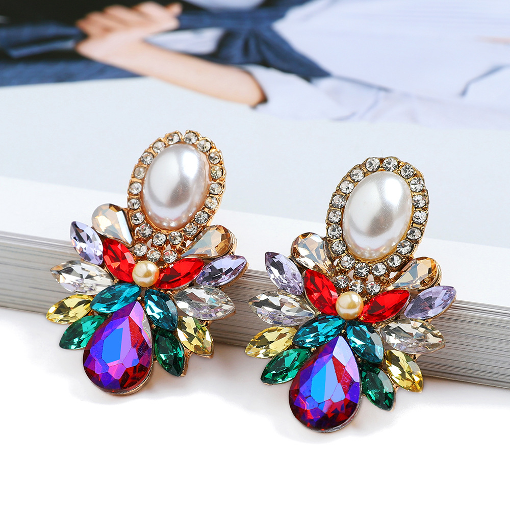 1 Pair Luxurious Geometric Inlay Alloy Artificial Pearls Rhinestones Glass Drop Earrings display picture 3