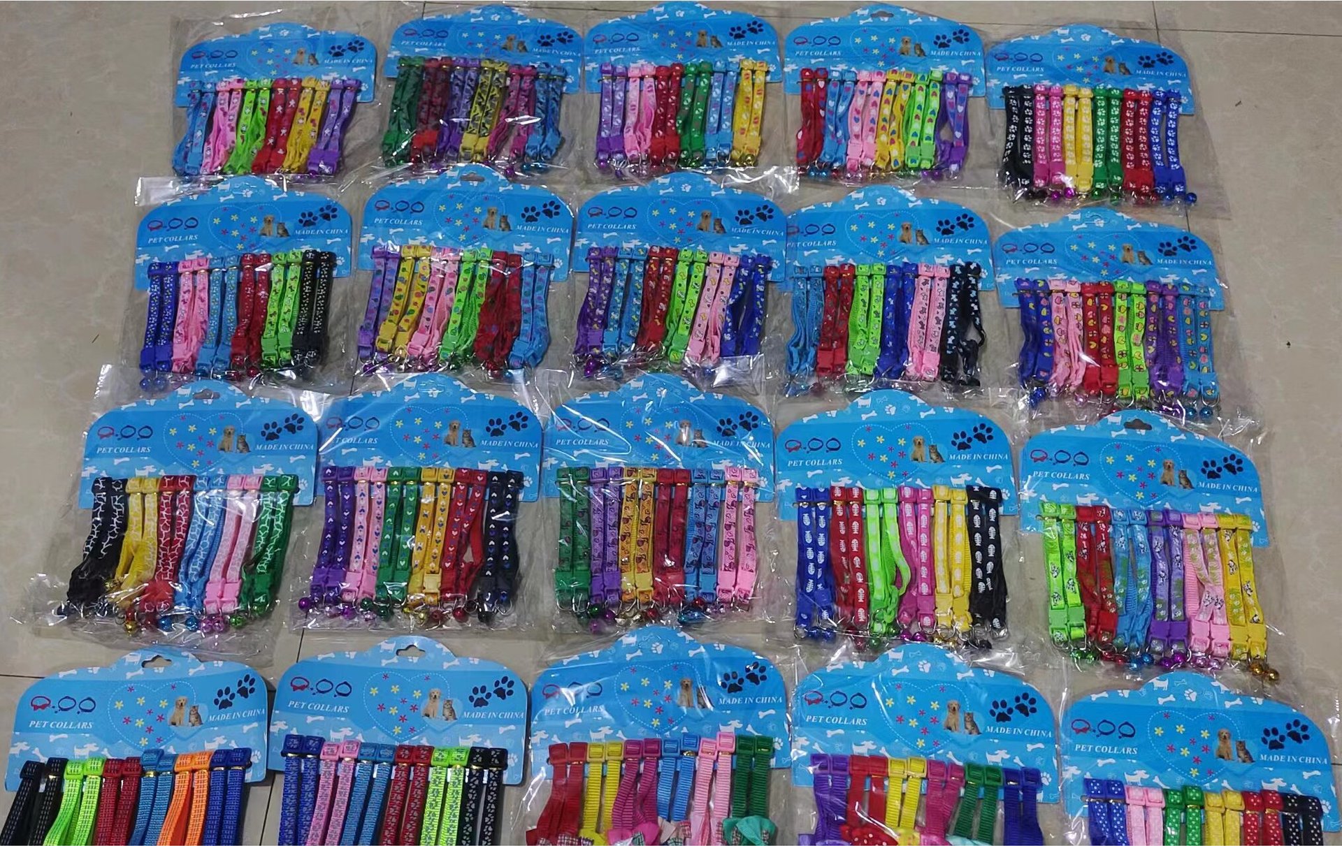 Pei Pei 1.0 collar de campana de tela collar de perro y gato una tarjeta 12 rayas de dibujos animados en stock