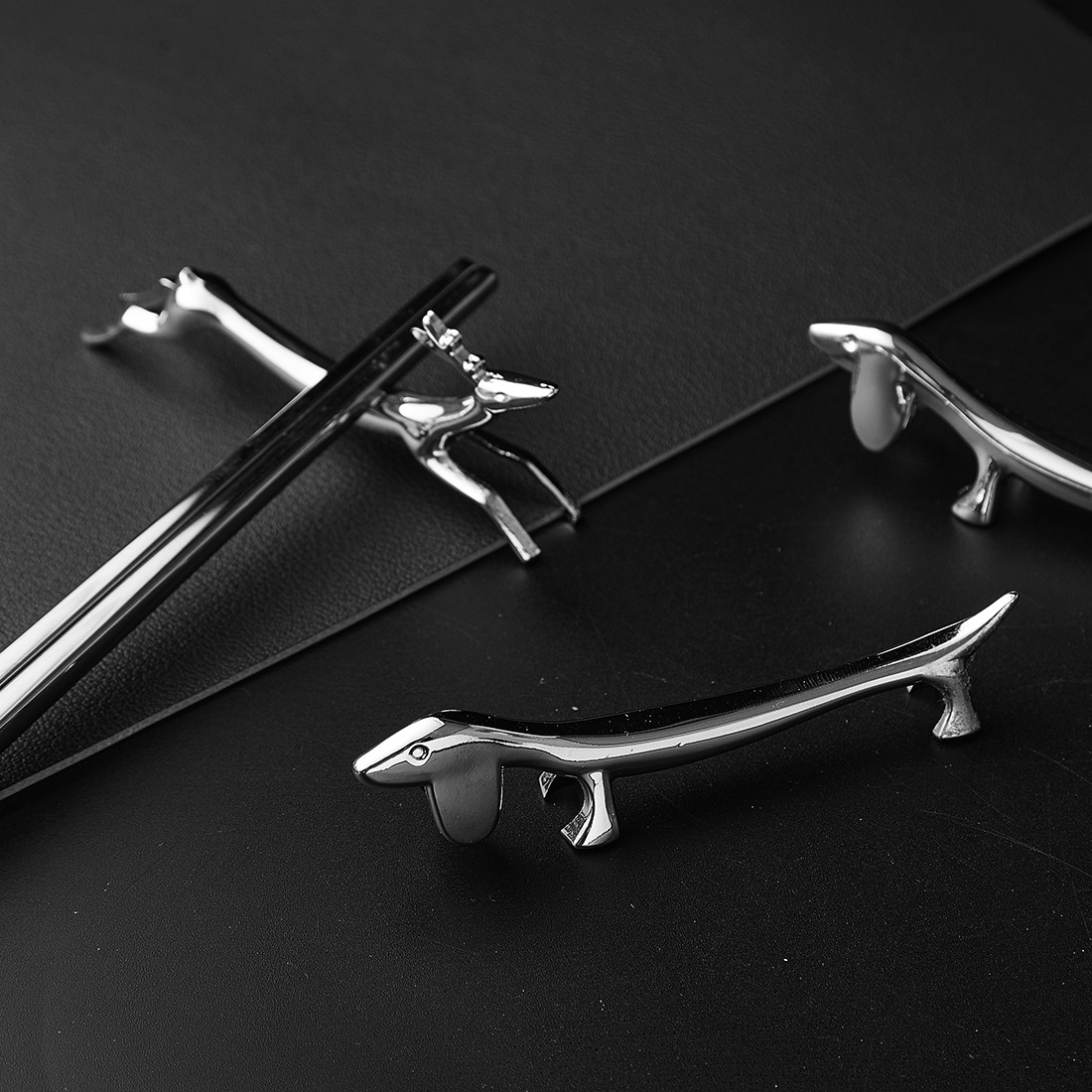 Chopstick holder Japanese-style chopstick holder animal deer puppy household tableware creative chopsticks spoon holder chopstick pillow table hotel