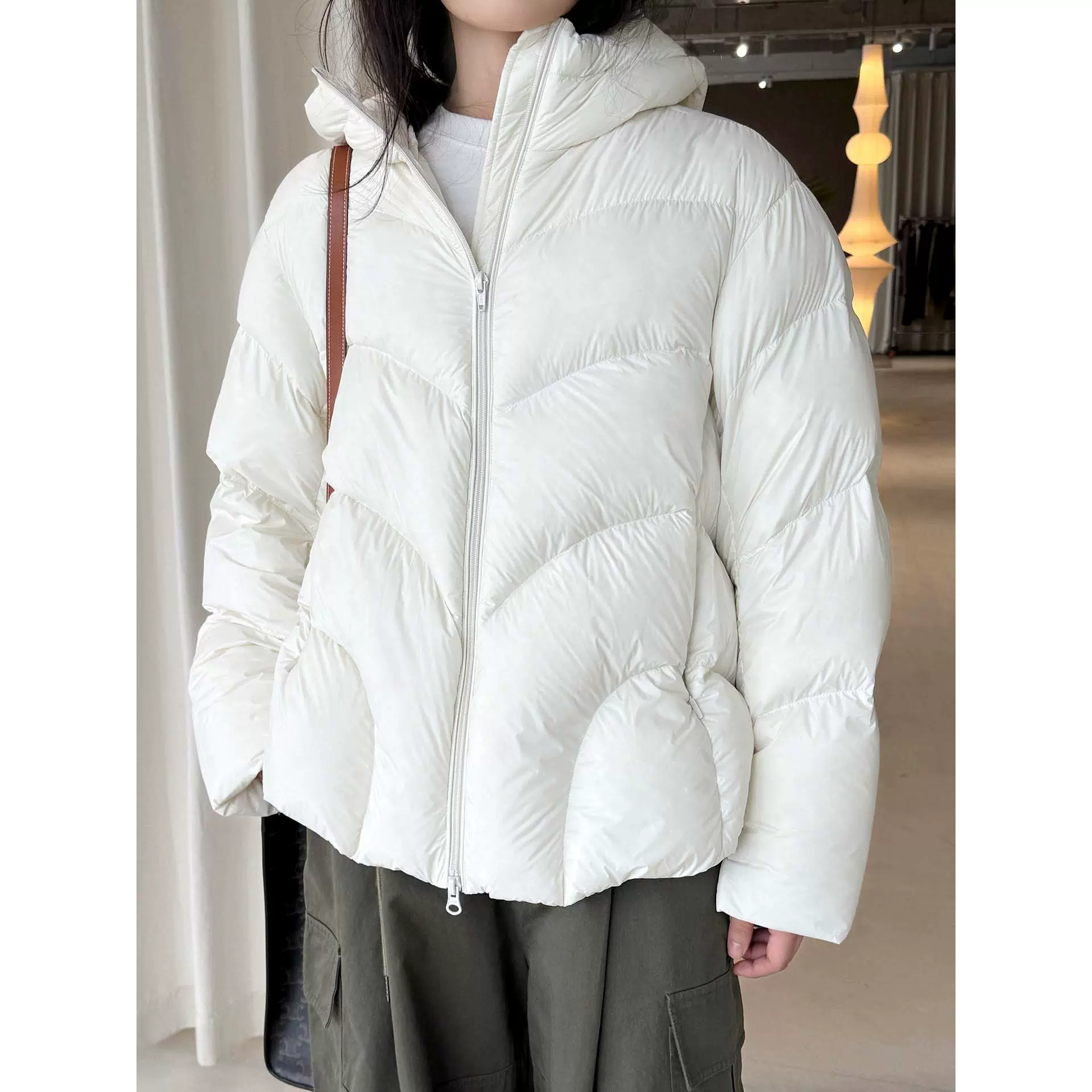 卢浮冬季新款韩系简约时髦下摆抽绳90白鸭绒羽绒服宽松保暖外套女