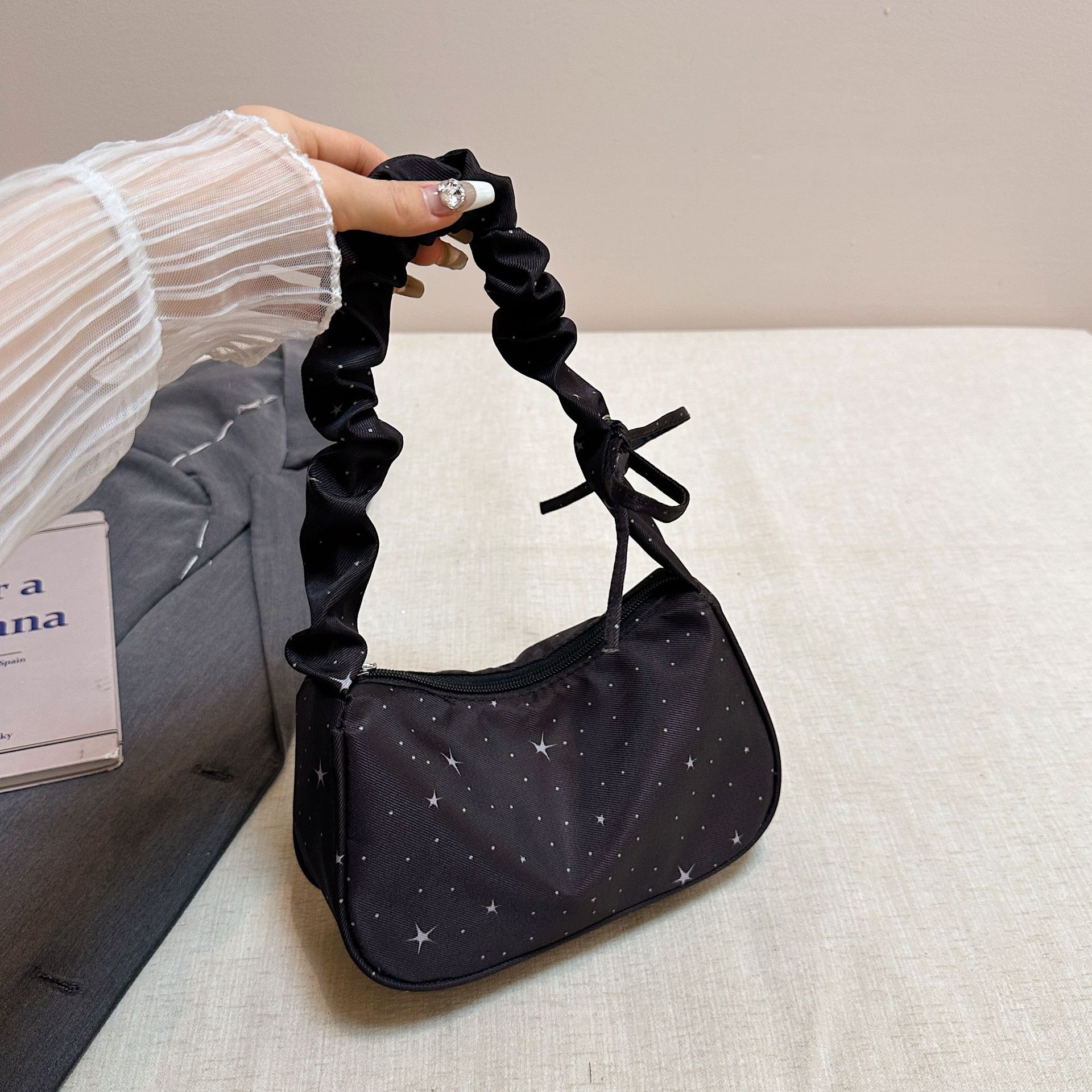 Korean Style Star Pleated Shoulder Bag for Women 2026 New Fashion Large Capacity Underarm Bag for Work and Commuting Handbag