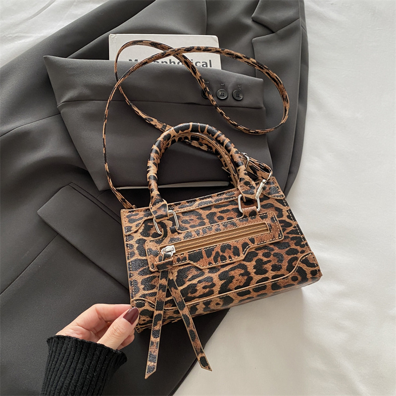 Bolso de moda leopardo en línea 2024 nuevo bolso de invierno pequeño bolso de invierno de mujer universal nicho bolso de mano