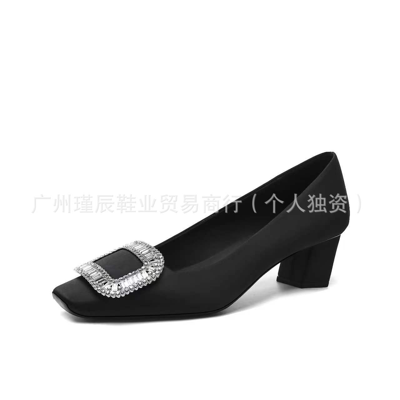 검은색