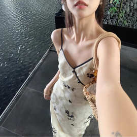 新中式印花吊带连衣裙女夏季新款国风盘扣V领收腰显瘦包臀长裙子