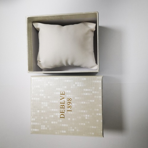 Single shot will not be sent. Order with watch. Watch box. Imitation leather top and bottom cover watch box. Fashion watch box gift box.