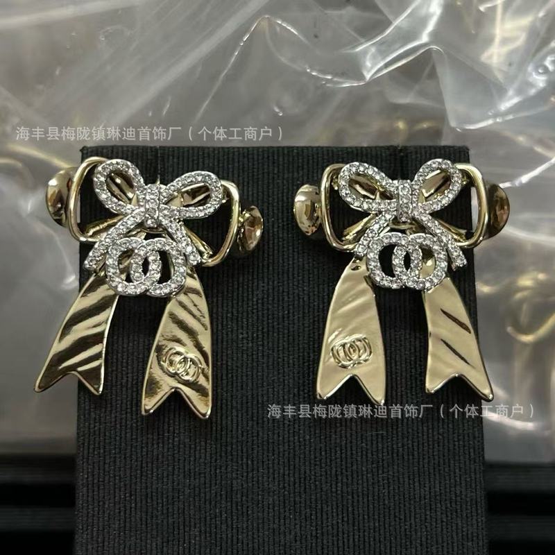新款香家法式花朵名媛宫廷光面镶钻字母珍珠耳钉耳环耳饰品潮|undefined