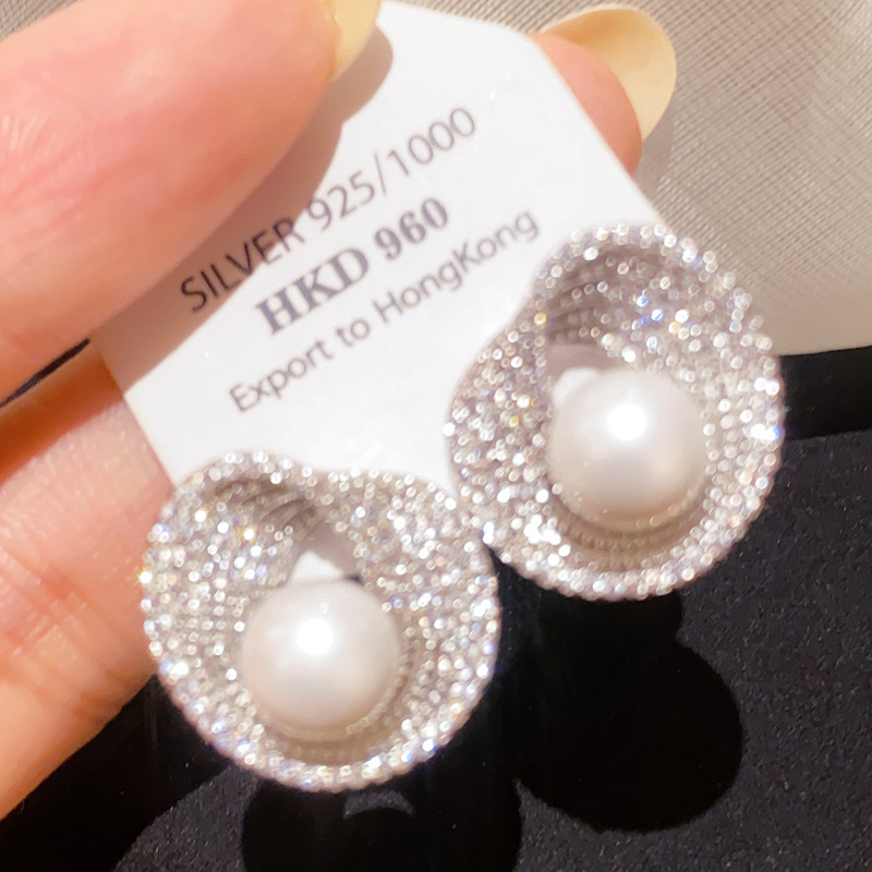 Aguja de plata Zircon irregular perlas redondas pendientes de lujo ligero de alta calidad temperamento exquisito personalidad nicho orejas