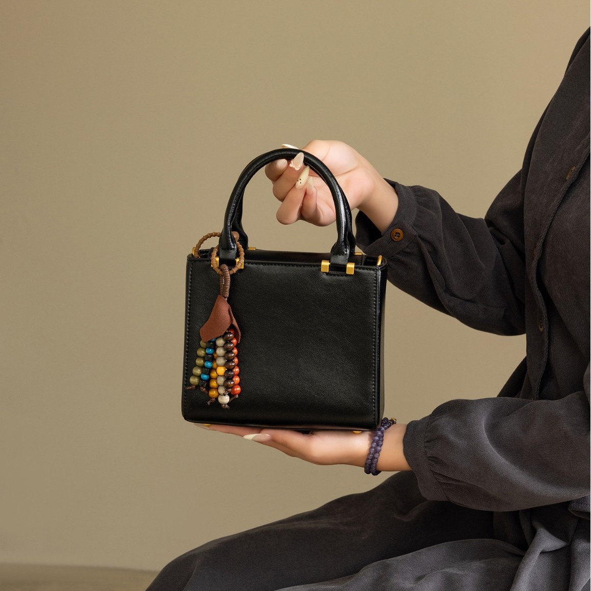 2026 Spring/Summer New Women's Casual Date Versatile Niche High-Texture Handbag Crossbody Bag With Pendant - Thumbnail 2