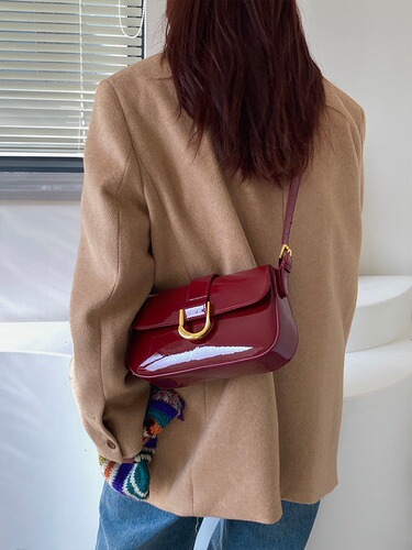 High-end shoulder bag for women 2024 Korean version retro burgundy horseshoe buckle portable armpit bag single shoulder crossbody bag for women