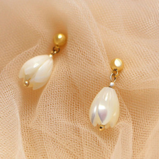 Natural Freshwater Pearl Women's White Orchid Earrings Niche Design Simple Light Luxury Fashion High-end Ear Stud Ear Clip