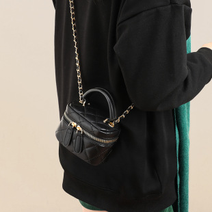 �߼����¿�С���L���朗l���e�����ٴ������������μ�б���Ů