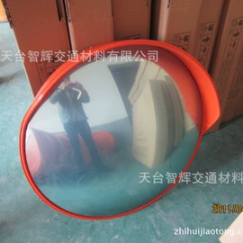 交通警示灯;安全凸面镜;路障