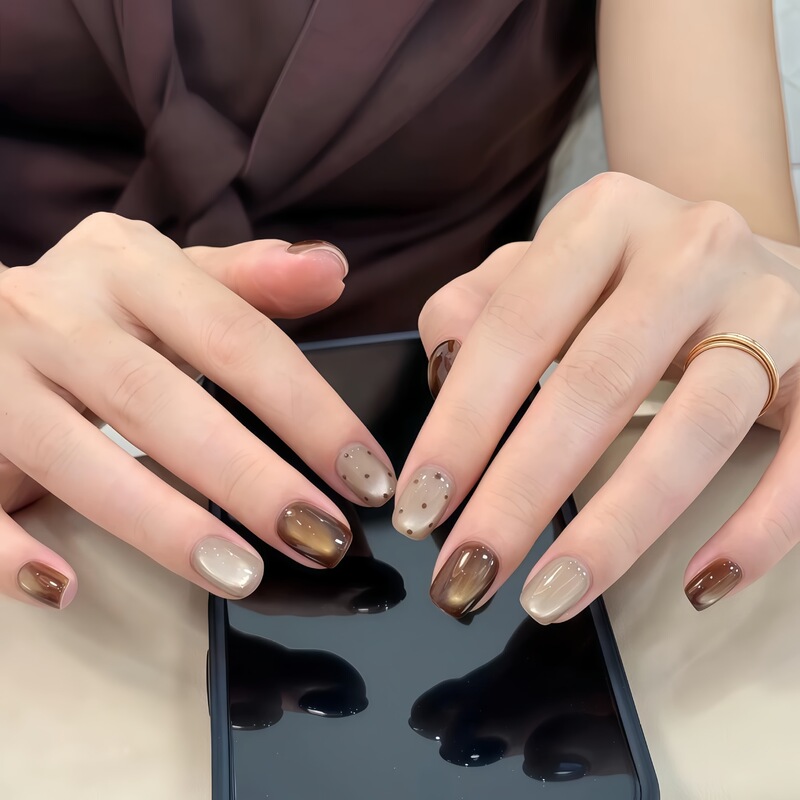 Autumn and winter cat-eye coffee-colored polka dot nails, autumnal style, handmade nail stickers, popular on Xiaohongshu, wholesale nails