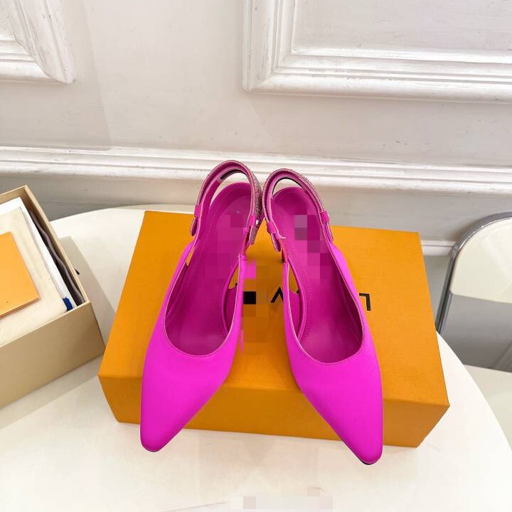 2026 Early Spring High-End Version of Women's Genuine Leather Pointed-Toe Kitten Heel Pumps with Gemstone Embellishments