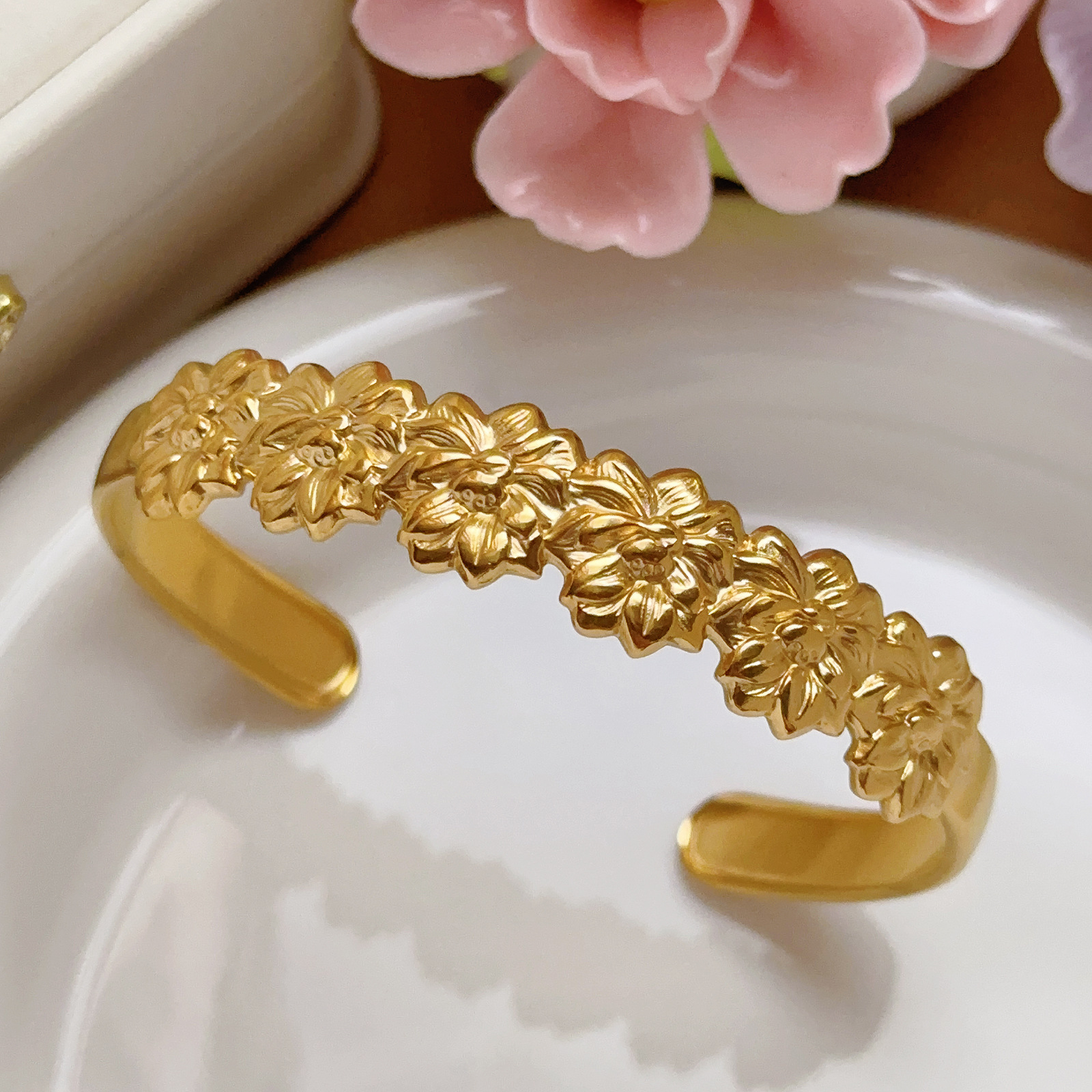 Camellia anillo geométrico de acero inoxidable europeo y americano anillo de alta calidad anillo de moda lujoso ligero anillo de dama