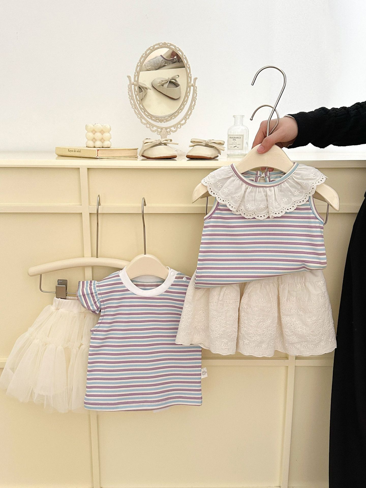Chaleco de rayas finas de verano para niñas y niños de estilo coreano, nuevo estilo occidental, cuello de encaje para niños, top sin mangas